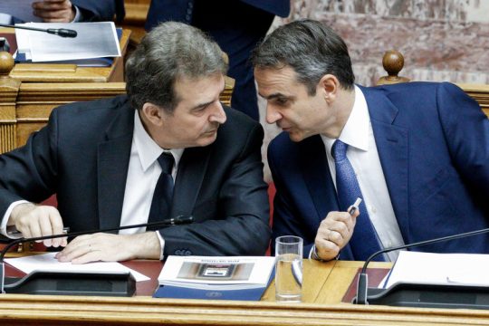 Υπό πίεση η κυβέρνηση