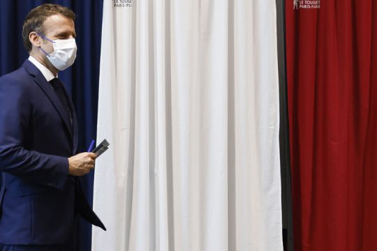 Καταποντισμός Μακρόν – Λεπέν, στροφή στο «παλιό»