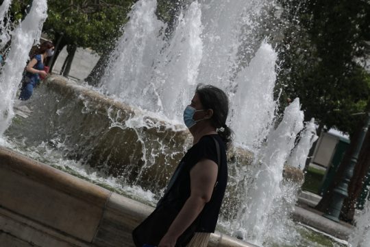 Αντιδράσεις λίγο πριν την κατάργηση της μάσκας σε εξωτερικούς χώρους