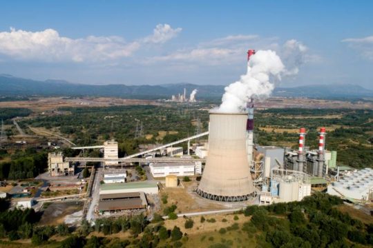 Η μετοχοποίηση του 5% των φωτοβολταϊκών της ΔΕΗ και ο Μίλαν Κούντερα