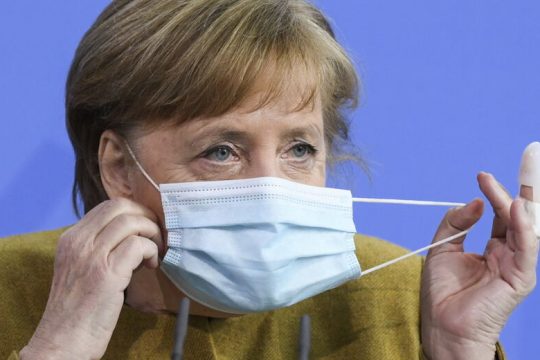Μετά την πρώτη δόση με AstraZeneca, η Μέρκελ εμβολιάστηκε με Moderna