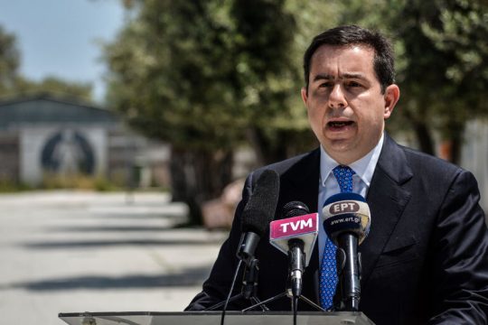 Μαζικές απορρίψεις ασύλου με την «υπογραφή» Μηταράκη
