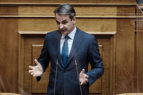 Μαστίγιο και καρότο για τον πλήρη εμβολιασμό