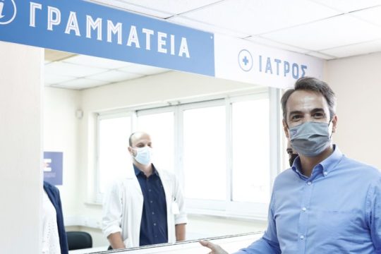 Το «μπαλάκι» στους νέους για να φτάσουμε στο τείχος ανοσίας