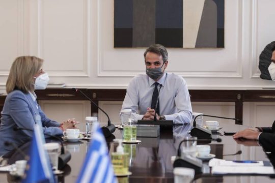 Συναντήσεις Κυριακίδου με Μητσοτάκη και Κικίλια για τους εμβολιασμούς