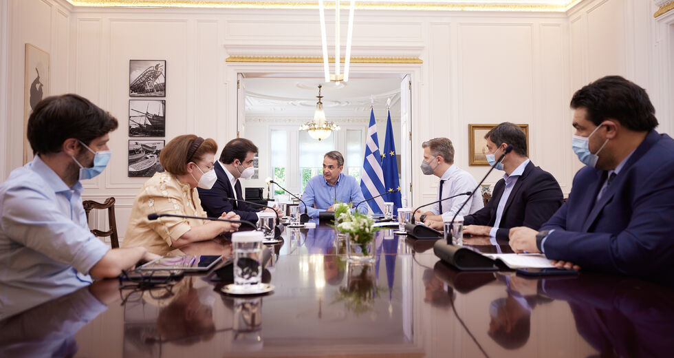 Δίνει χαρτζιλίκι για να κρύψει την αποτυχία