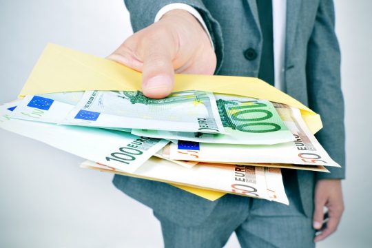 Δώρα, δωράκια, μπαξίσια και μίζες