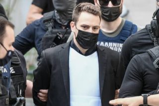 Την έπνιξε χρησιμοποιώντας το σώμα του
