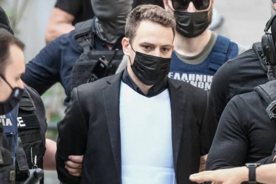 Την έπνιξε χρησιμοποιώντας το σώμα του