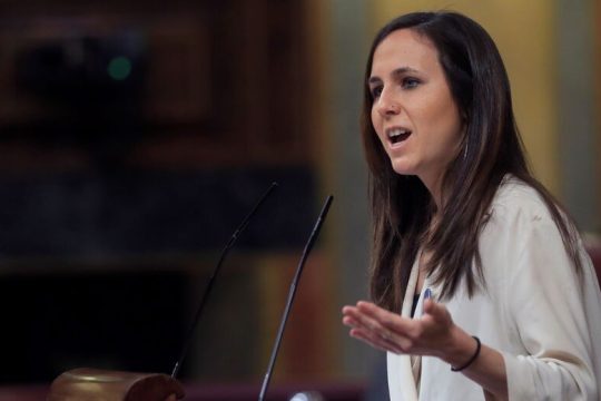Η Ιόνε Μπελάρα στο «τιμόνι» των Ποδέμος