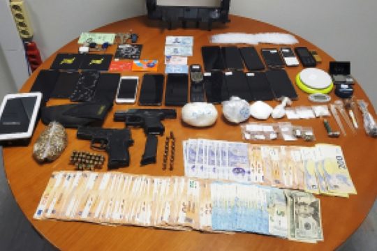 Στον ανακριτή οι τέσσερις κατηγορούμενοι για διακίνηση ναρκωτικών στη Μύκονο
