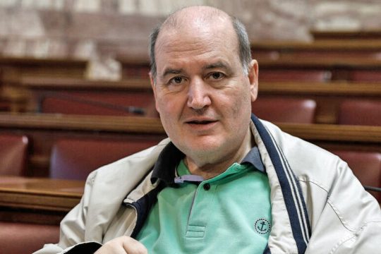 Ν. Φίλης: «Κάτω τα χέρια απ’ τα παιδιά στην Ιωνίδειο!»
