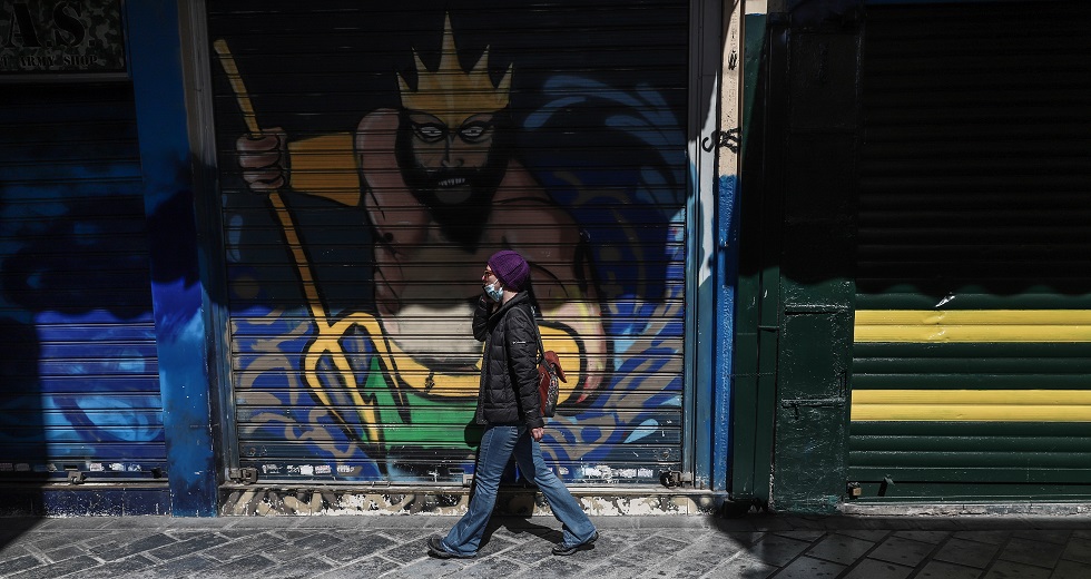 Με θυμό και φόβο οι Ελληνες αναζητούν σωσίβιο στην Ευρώπη