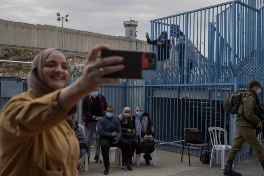 Οι Παλαιστίνιοι ακύρωσαν συμφωνία για εμβόλια από το Ισραήλ, που έληγαν σύντομα