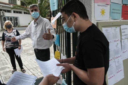 Αγωγή Κεραμέως κατά ΑΔΕΔΥ και ΕΚΑ για την αυριανή απεργία