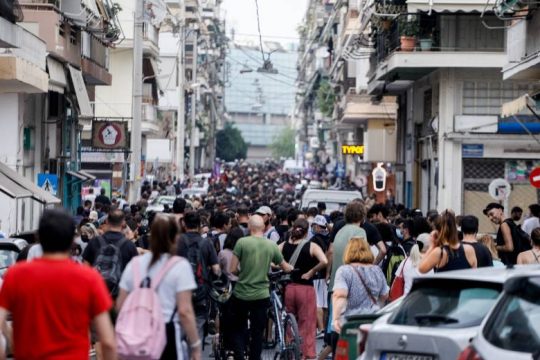 Δυναμική πορεία αλληλεγγύης στη γυναίκα θύμα βιασμού στα Πετράλωνα