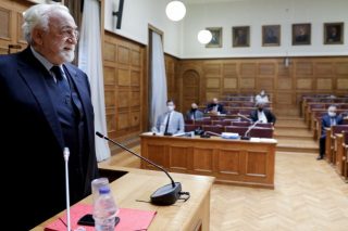 Κακόγουστο θέαμα, στημένη παράσταση