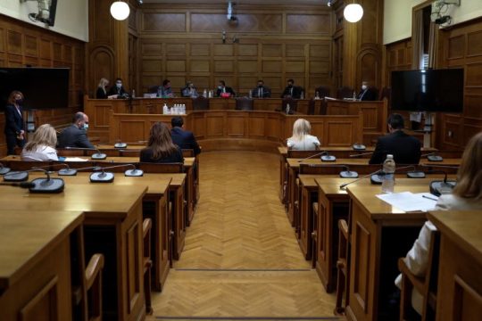 Η κοινή λογική (ξανά) υποκλίνεται στις πολιτικοεκδοτικές επιθυμίες