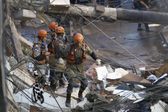 Τουλάχιστον δυο νεκροί σε κτίριο που κατέρρευσε στη Ρίο ντε Ζανέιρο