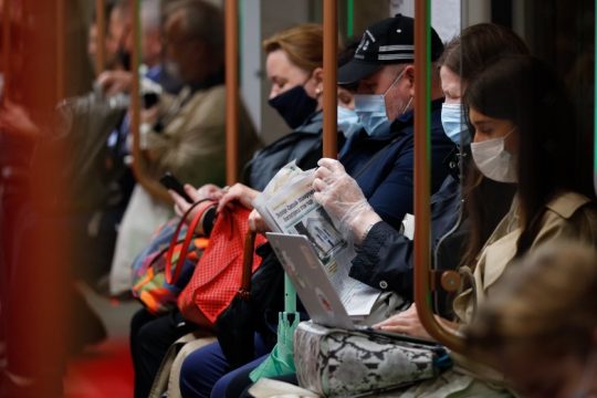 Η έκρηξη κρουσμάτων οδηγεί σε… συνεχείς αργίες τη Μόσχα