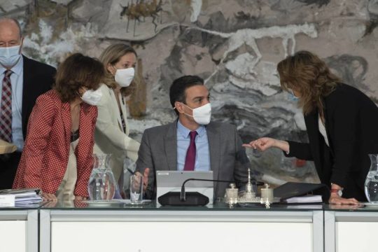Επίσημη η απόφαση για μερική απονομή χάρης στους Καταλανούς ηγέτες