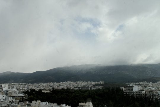 Βροχές στα ηπειρωτικά, χωρίς μεταβολή η θερμοκρασία