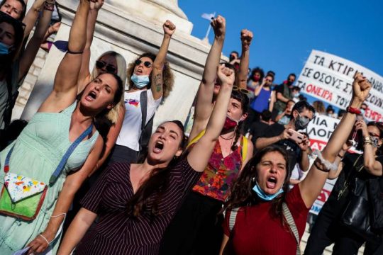 Γυναικείες οργανώσεις διαψεύδουν τον πρωθυπουργό ότι συμφώνησαν με το αντεργατικό ν/σ