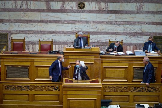 Κ. Σκανδαλίδης: Αποθεώνετε τον παθητικό ιδιώτη, στάχτη στα μάτια τα λίγα θετικά του σ/ν