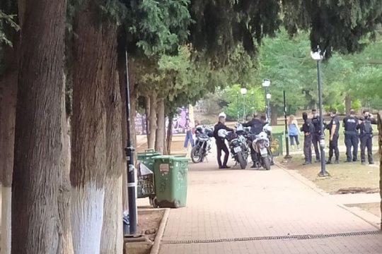Aστυνόμευση και συλλήψεις ακύρωσαν συναυλία στην Καισαριανή