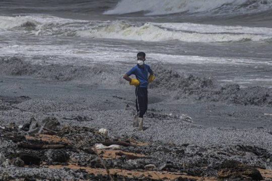 X-Press Pearl: Το «τοξικό πλοίο» που προκάλεσε περιβαλλοντική καταστροφή