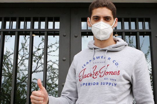 «Κιτρινόμαυρος» Στάνκοβιτς και το βλέμμα στον Αραούχο