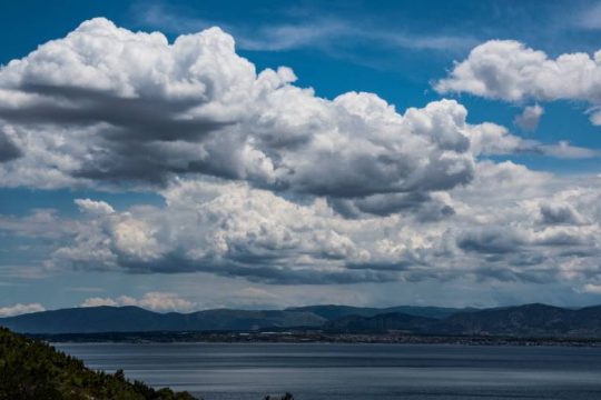 Άστατος καιρός και υψηλές θερμοκρασίες