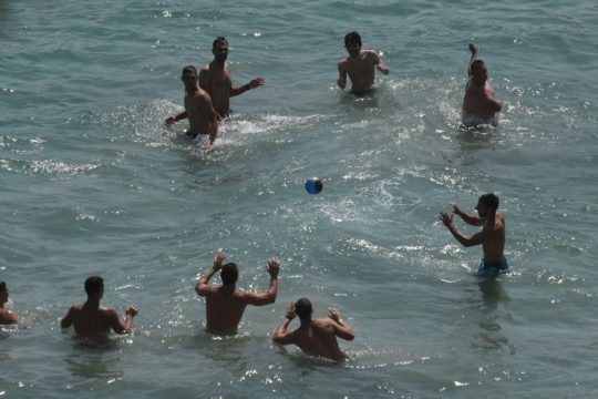 «Σκαρφαλώνει» ξανά στους 40 ο υδράργυρος από την Τετάρτη