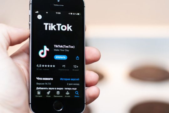 Ολλανδία: Γονείς μηνύουν το TikTok και ζητούν 1,4 δισ. ευρώ
