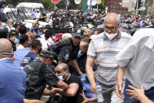 Δ. Αμνηστία: Θανατηφόρος ο κύκλος αστυνομικής βίας κι ατιμωρησίας στην Τυνησία