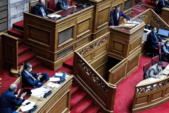 Φουλ επίθεση κατά Μητσοτάκη – Ανυποχώρητος και προκλητικός ο πρωθυπουργός