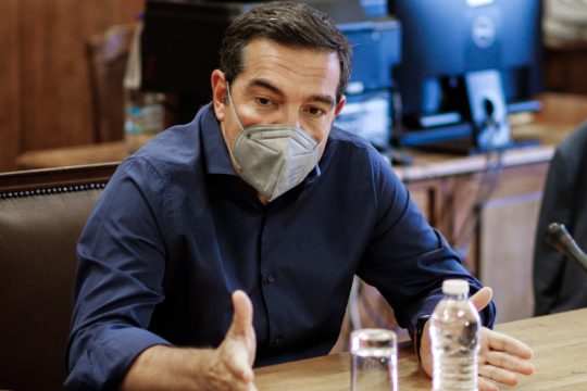 Στην επίθεση κατά Μενδώνη ο Τσίπρας για το Ταμείο Αλληλοβοήθειας