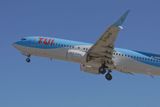 Νέες ακυρώσεις από την TUI για ταξίδια Βρετανών στην Ελλάδα