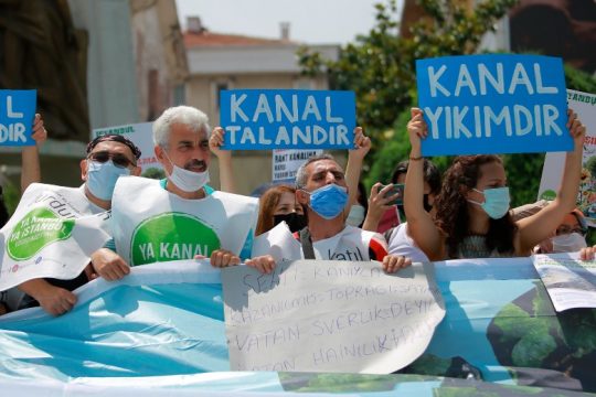 Παρά τις αντιδράσεις ο Ερντογάν εγκαινίασε τα έργα για την αμφιλεγόμενη διώρυγα