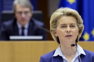 Κομισιόν: Αγορά των επιπλέον 150 εκ. δόσεων από τη Moderna