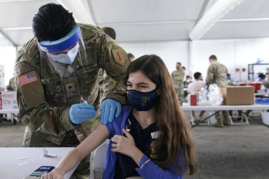 Τι ισχύει με τον εμβολιασμό των εφήβων ανά τον κόσμο