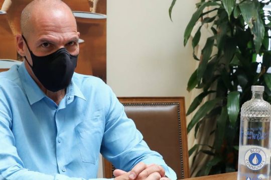 «Να εκθέσουμε πολιτικούς και φαρμακευτικές για να μπει τέλος στο μονοπώλιο της πατέντας»