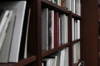 Τα ουδέποτε αλάνθαστα βιβλία και οι άνθρωποί τους