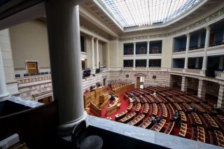 Τους εξαγρίωσε η «δωροκάρτα»