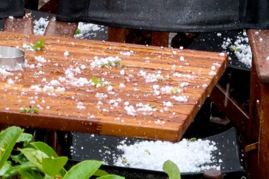 Xαλαζοπτώσεις εν μέσω καλοκαιριού
