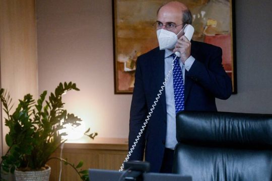 «Οδοστρωτήρας» ο Χατζηδάκης, υπερασπίστηκε το νομοσχέδιο «έκτρωμα»
