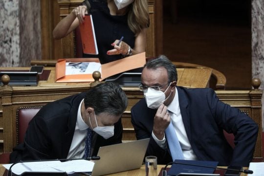 Σταϊκούρας-Σκυλακάκης εναντίον νέου λοκντάουν