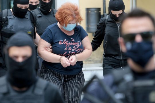 Η χρυσαυγίτισσα της διπλανής πόρτας
