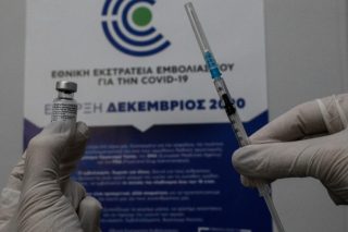 Γιατρός πραγματοποιούσε εμβολιασμούς-μαϊμού