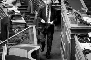 «Ψίχουλα» στον κατώτατο μισθό